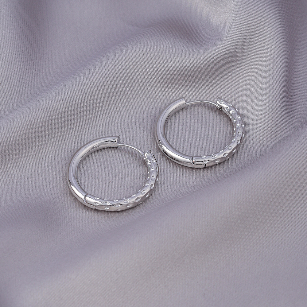 Sweet and Cool Style Earrings for Women, French-Style Plain Hoop Earrings, Simple and Versatile for Square and Round Faces, with a Unique and Luxurious Feel