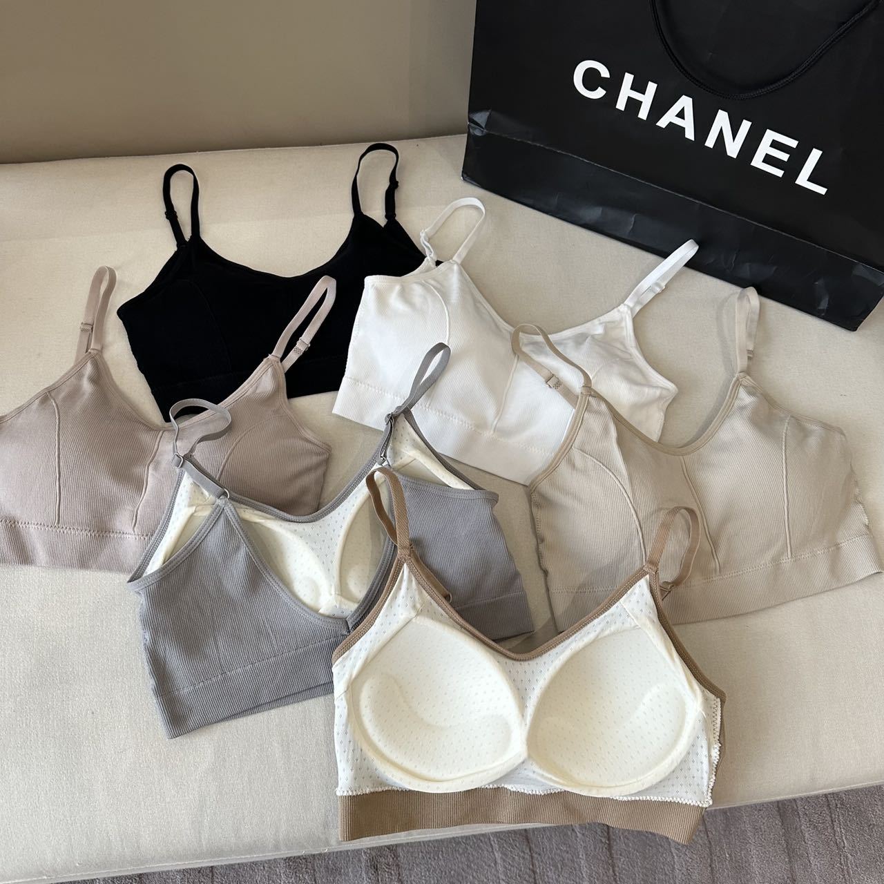 Strap-breasted underwear for women in summer suspender vest with chest pad integrated anti-exposure chest wrapping inner layer base beautiful back bra