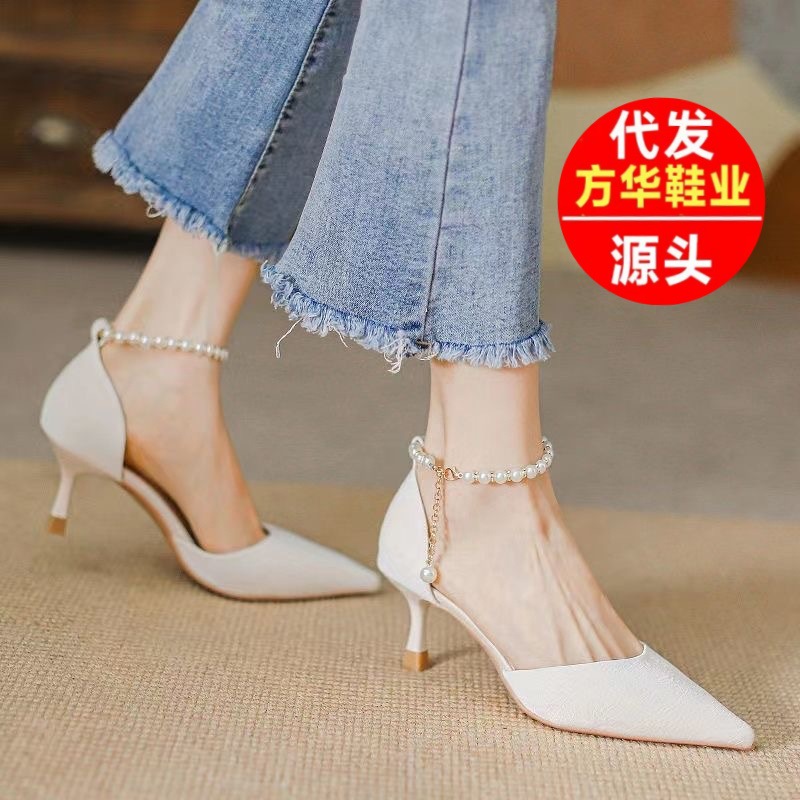 Zapatos de cabeza afilada para mujeres 2026 primavera nuevo estilo con perlas de hadas tacones altos blancos tacones delgados