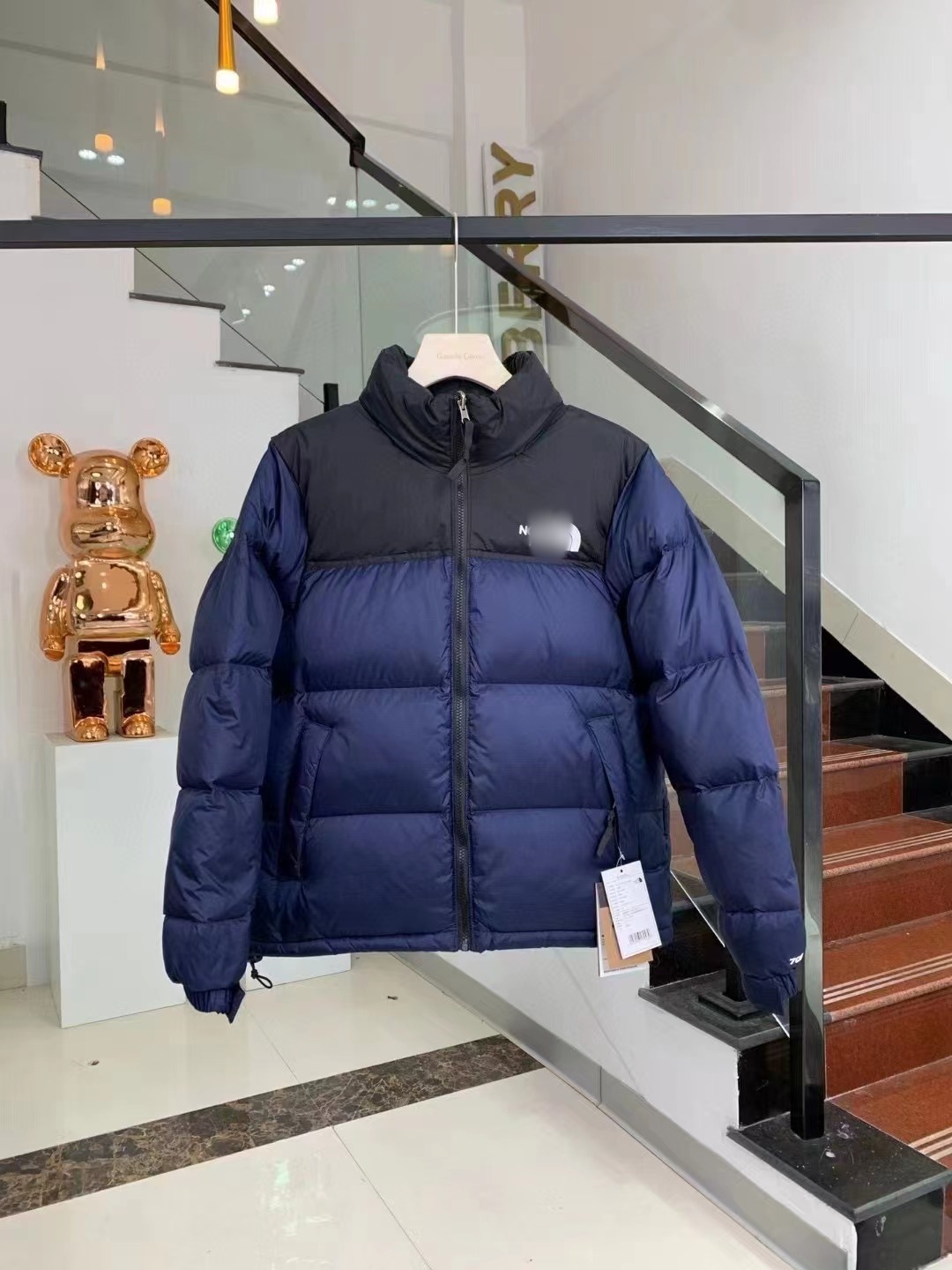 진한 파란색