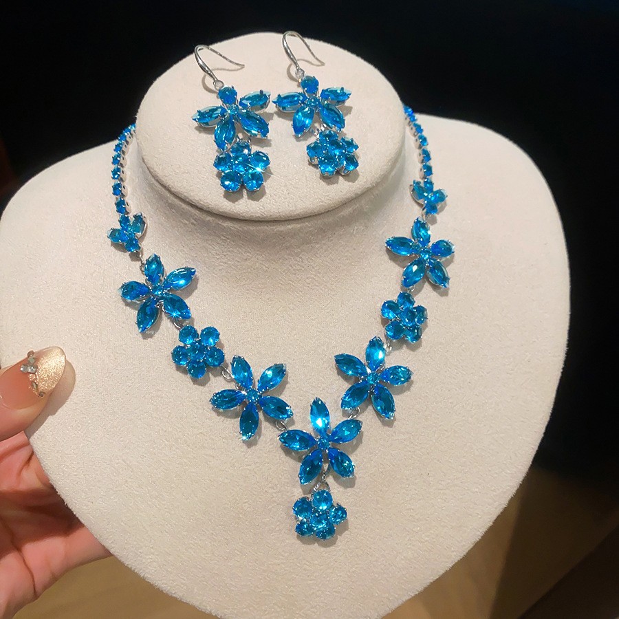 Collar de pendientes de diamantes con gotitas de agua transfronterizas europeas y americanas, colgante de moda de lujo ligero, cadena de clavícula, celebridad de Internet, joyería de alta gama, mujer