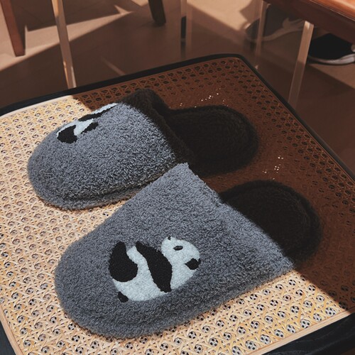 Grey Slippers for Home Indoor Winter Plush Couple Slippers for Home Use Non-Slip Home Slippers with Cap for Men and Women Cute