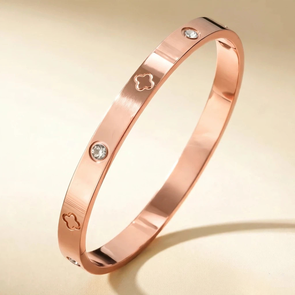 Golden bracelet, pink gold, four-leaf clover