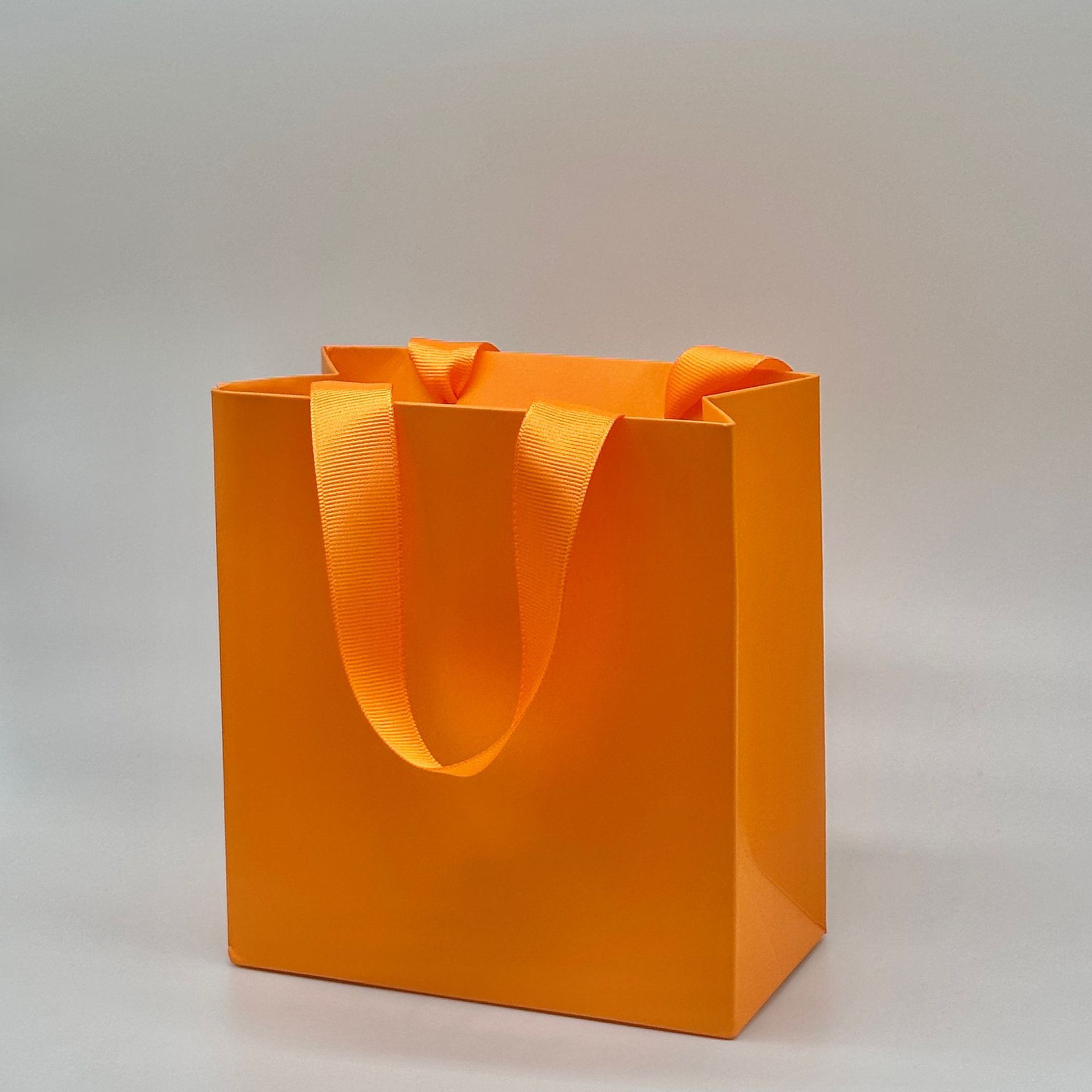 Caja de cajón de papel exterior multicolor extraída Caja de suspensión de almacenamiento Anillo de embalaje de red Caja de joyería de cristal antioxidante