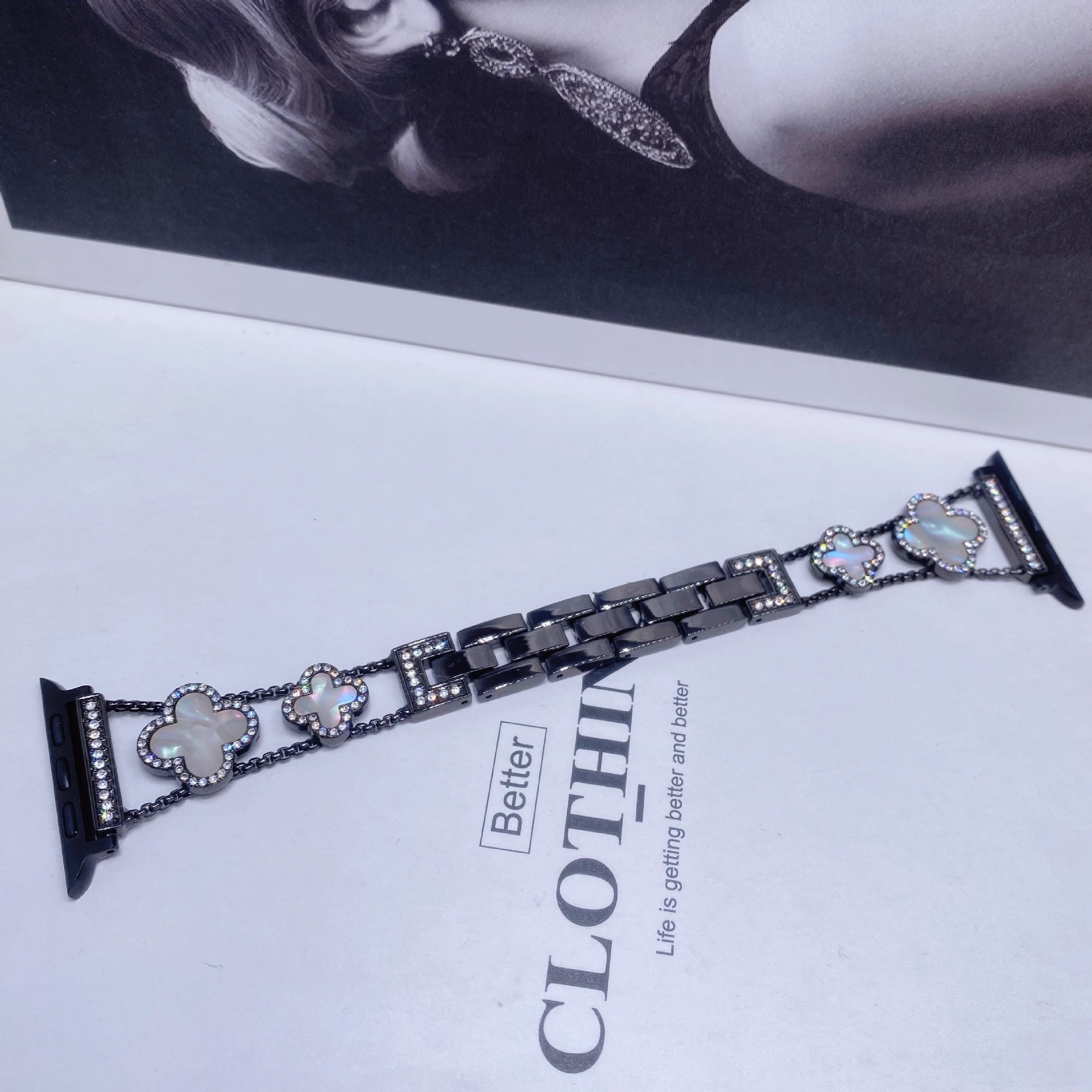 Apto para Apple Watch Apple Watch Correa de metal de trébol de cuatro hojas de diamantes de moda de SE1-10 generación