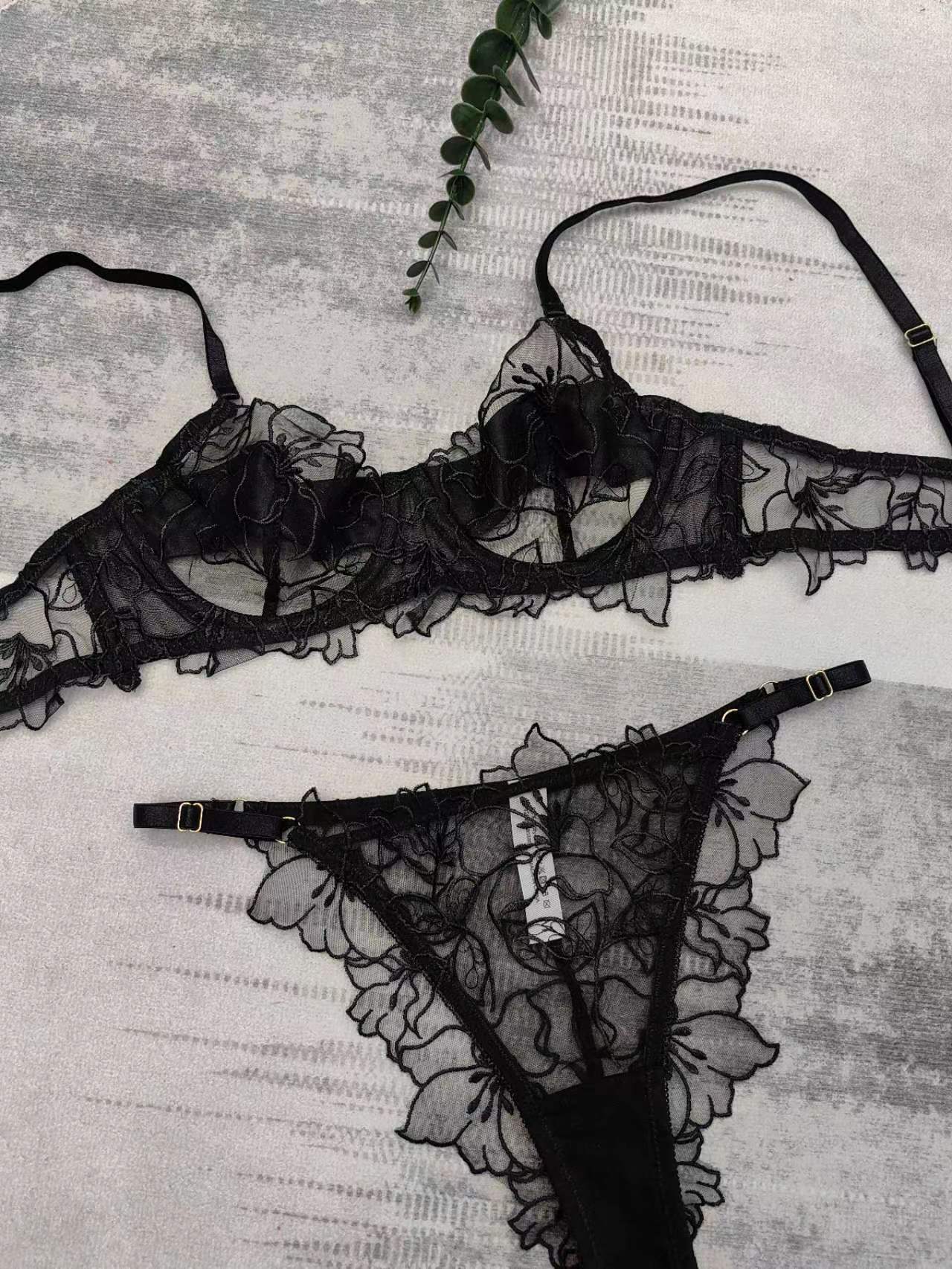 Ropa interior de estilo francés sexy taza delgada triángulo taza anillo de acero sujetador traje rojo nacimiento año bordado ropa interior de encaje