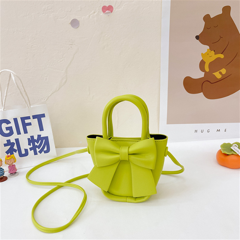 2025 primavera y verano estilo caliente moda casual niños dulces bolsa de gelatina mini bolso de mensajero de un solo hombro variedad al por mayor