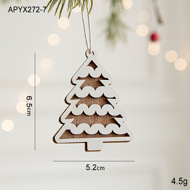 クリスマスの新しいdiyショーウインドーはクリスマスの装飾品を飾っています。|undefined