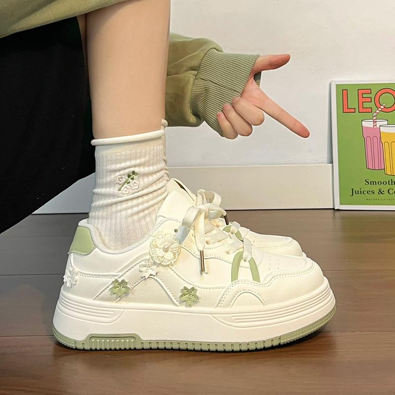 Zapatos deportivos para niñas 2026 primavera y otoño nuevos zapatos de skate para niños zapatos blancos de moda flores extranjeras zapatos casuales