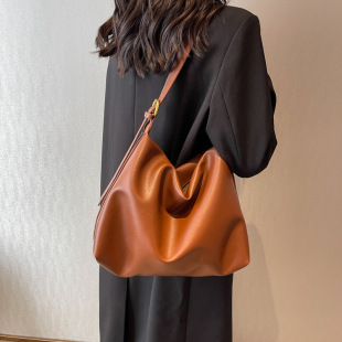 Capacious shoulder bag, fashionable demi-season one-shoulder bag, 2023 collection, genuine leather, high-end