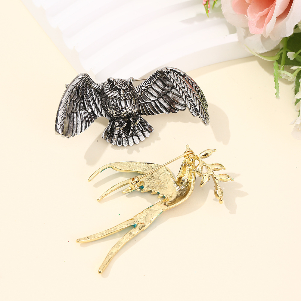 New European and American Style Retro Enamel Owl Brooch, Eco-Friendly Alloy Lapel Pin, Suit Accessory