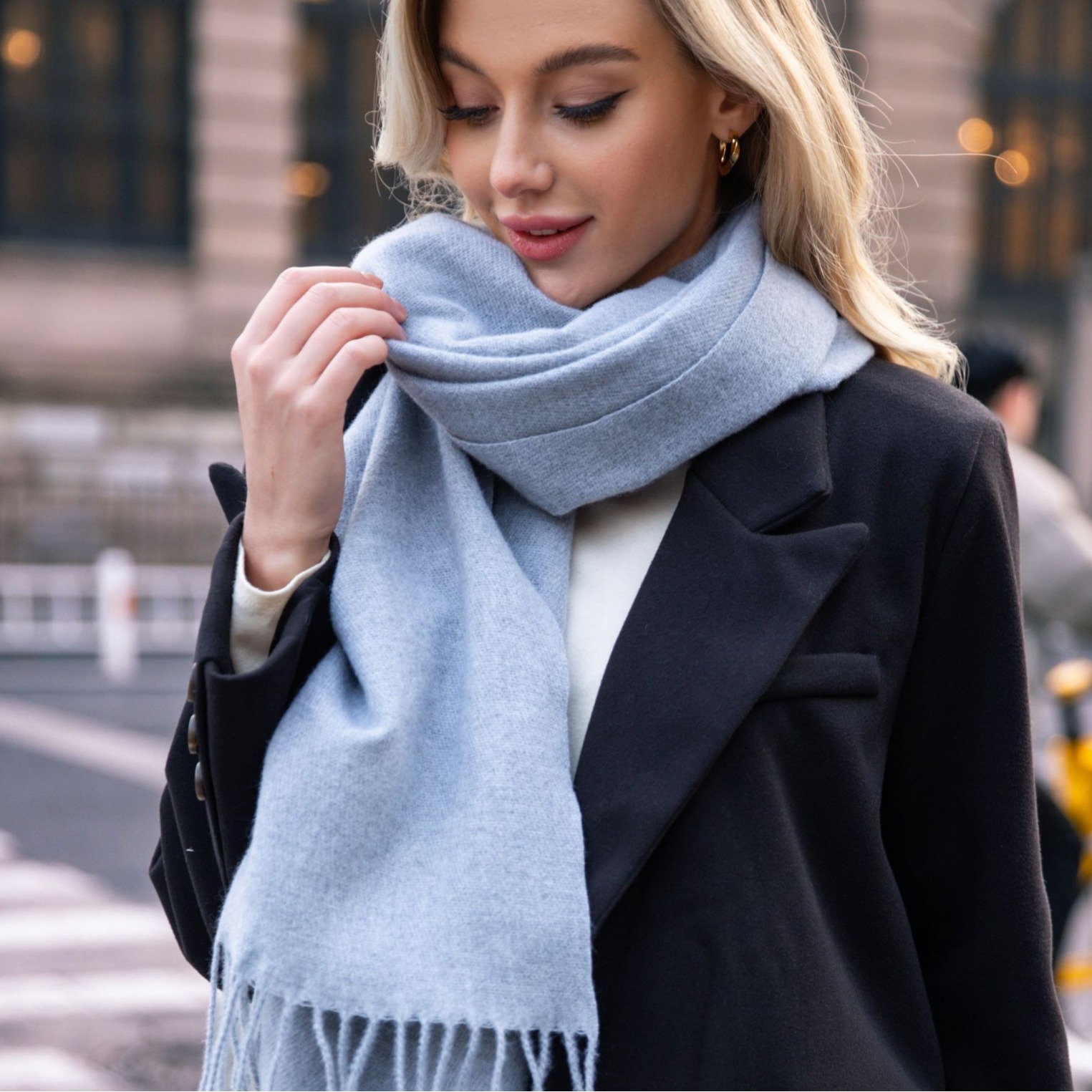 2024 Winter Neuer roter Ankola-Schal für Damen mit luxuriösem grenzüberschreitendem europäischen und amerikanischen Kaschmirschal_voghion.com