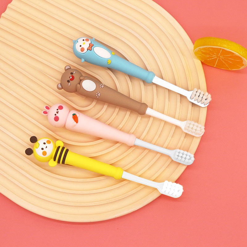 Los fabricantes suministran dibujos animados cepillo de dientes para niños limpieza oral cabeza pequeña cepillo de dientes de pelo suave 2-6 años cepillo de dientes para niños de diez mil