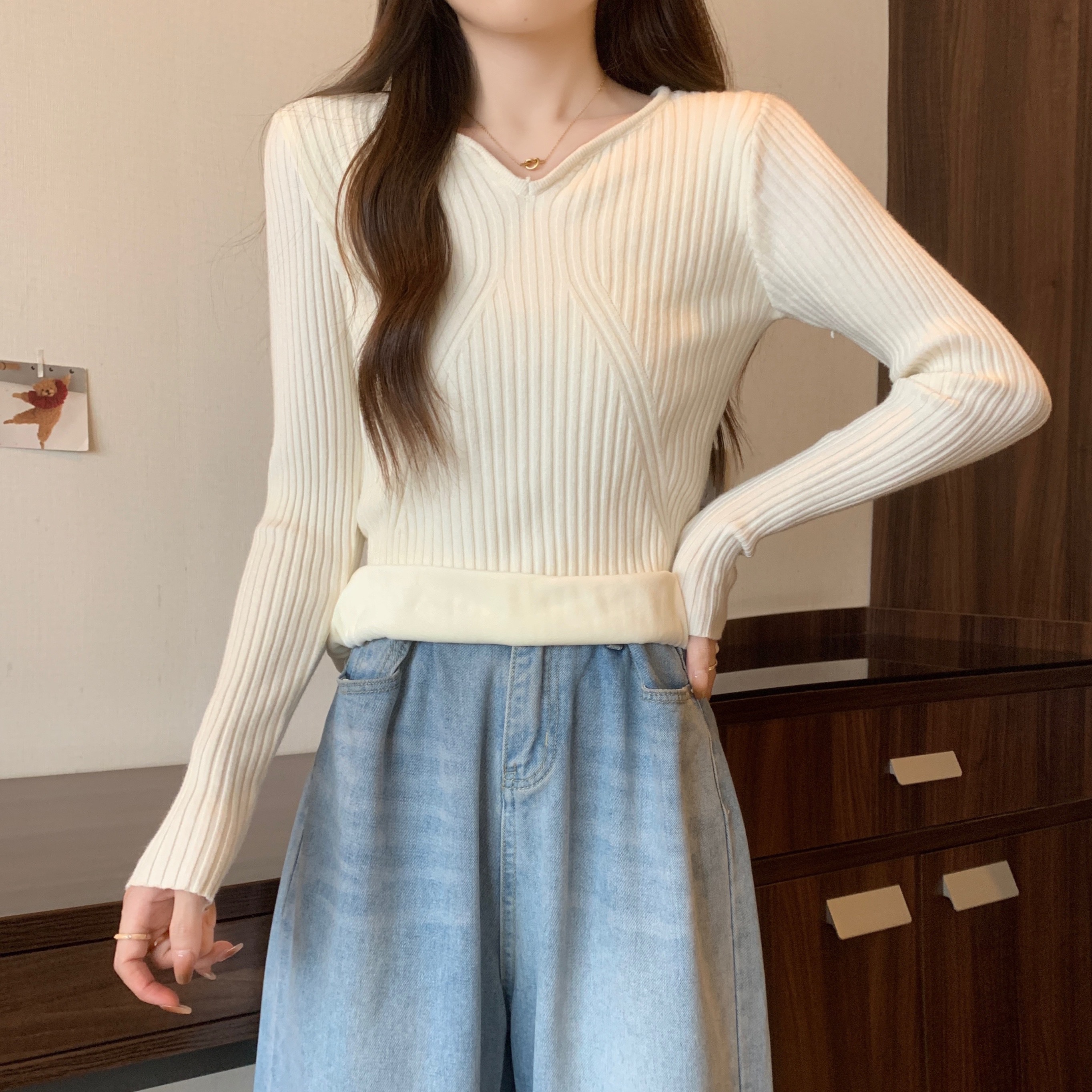 기모 두꺼운 V 넥 니트베이스 셔츠 여성용 가을과 겨울 웨스턴 스타일 내부 스웨터 플러스 사이즈 통통녀 따뜻한 슬림 탑