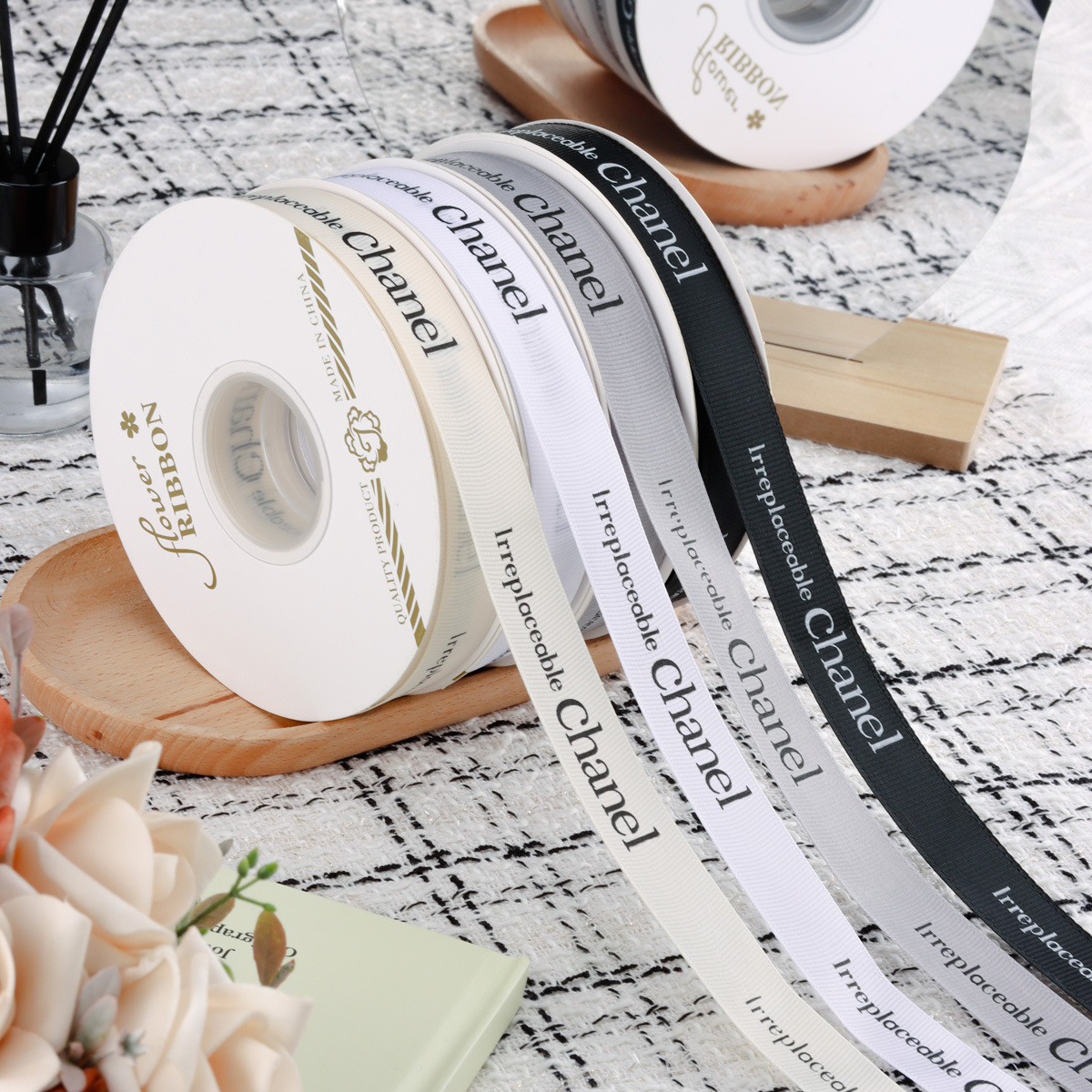 Chanel estilo cinta Inglés impreso costilla cinta flor ramo embalaje regalo caja de regalo decoración hecha a mano DIY compañero