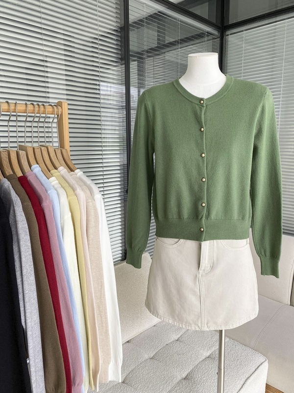 韩系简约圆领单排扣糖果色针织开衫女新款早秋温柔风长袖外套|undefined