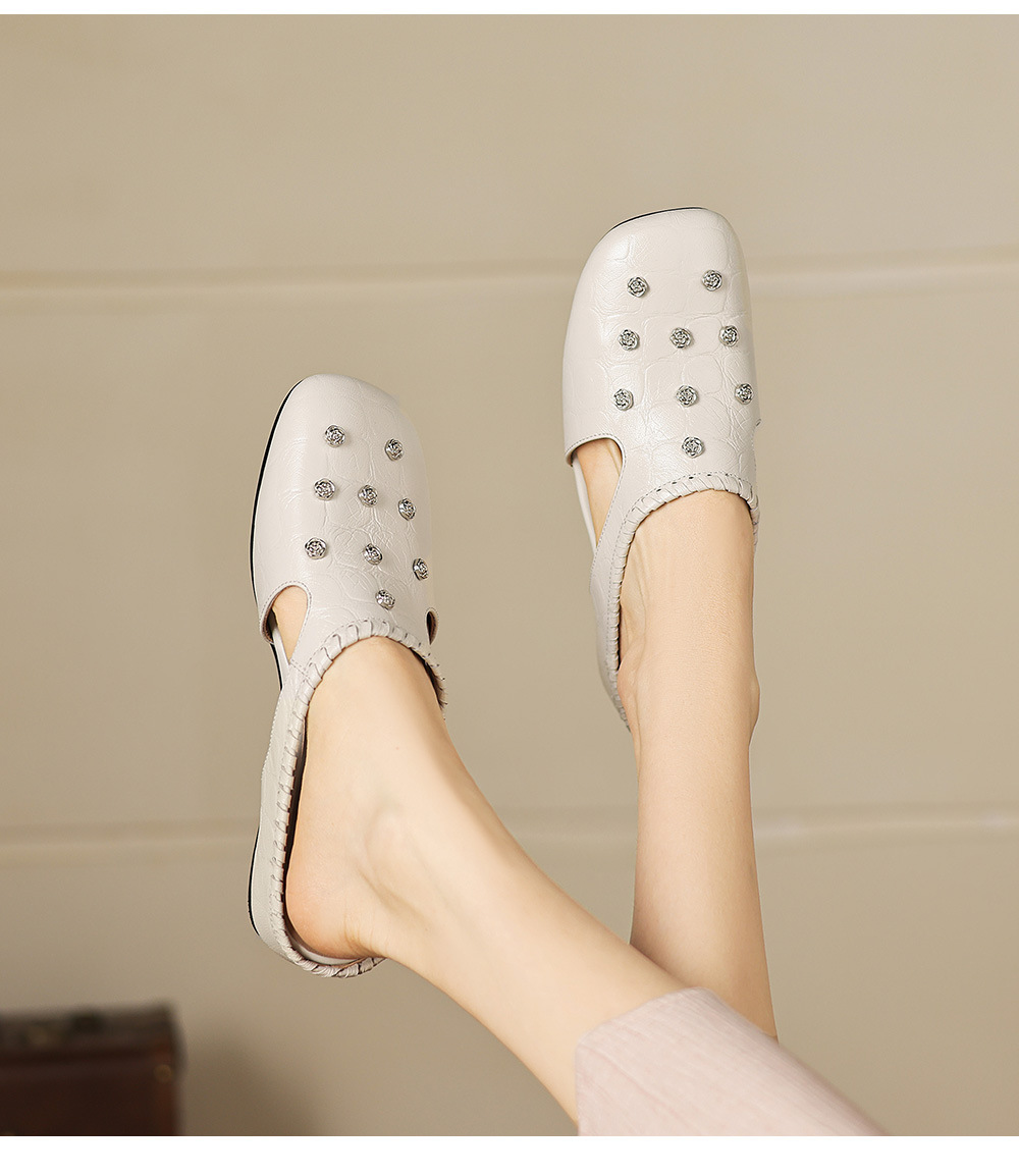 Sandal nữ hở mũi gót thấp da cừu vân đá, hoa đính mũi — đen chi tiết 6
