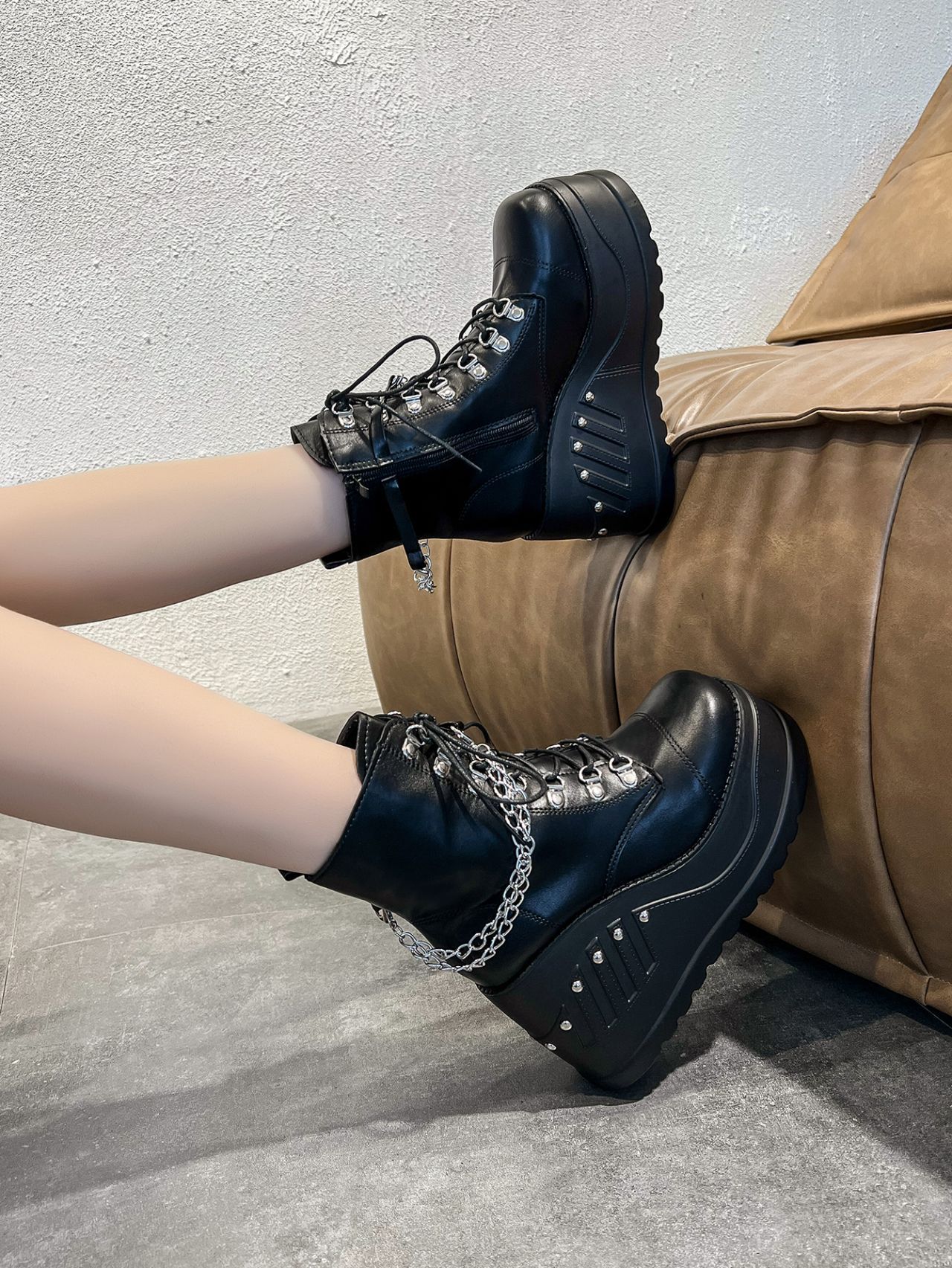 Dames enkelboots met plateau voor herfst en winter_voghion.com