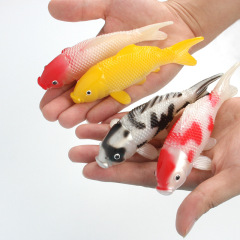 PVCシミュレーションミニ錦鯉冷蔵庫貼付偽金魚小魚観賞魚装飾道具シミュレーション鯉模型