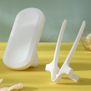 New finger chopsticks non-slip portable kitchen game clip snacks dirty hand chopsticks game lazy artifact