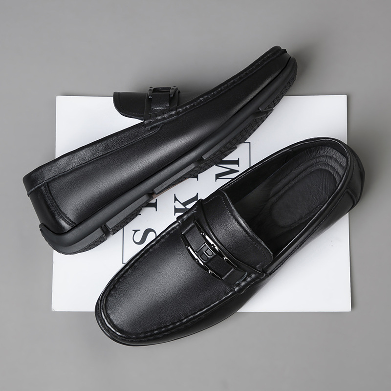 Nuevos zapatos blancos de los hombres de los holgazanes de la capa superior del zurriago del cuero genuino