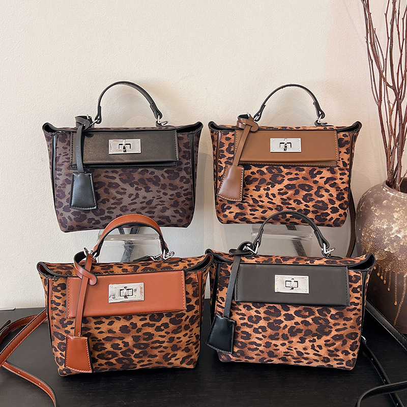 Otoño e invierno nicho bolso de leopardo para mujeres 2024 nuevo popular bolso de mochila de mano exquisita bolso de estilo occidental Kelly