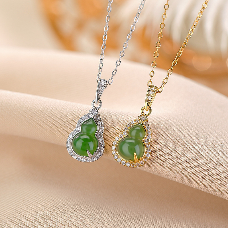 Mặt dây chuyền bạc S925 mạ vàng đính ngọc bích tự nhiên hình lá tre và quả hồ lô — Bạc (không kèm dây)