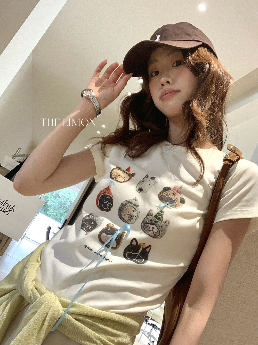 Áo thun nữ cổ tròn tay ngắn in hình chó con nơ hoa, phom vai vuông, phối màu pastel — trắng ngà, Màu cà phê, màu hồng, Xám hoa chi tiết 20