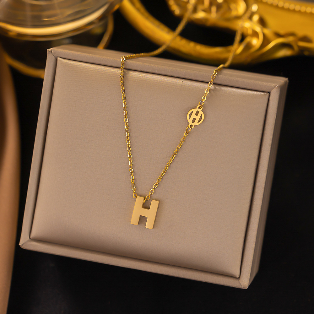 Collar al por mayor transfronterizo de las mujeres que no se desvanece elegante de lujo exquisito Acero de titanio nuevo nicho de las mujeres cadena de la clavícula de la moda del todo fósforo