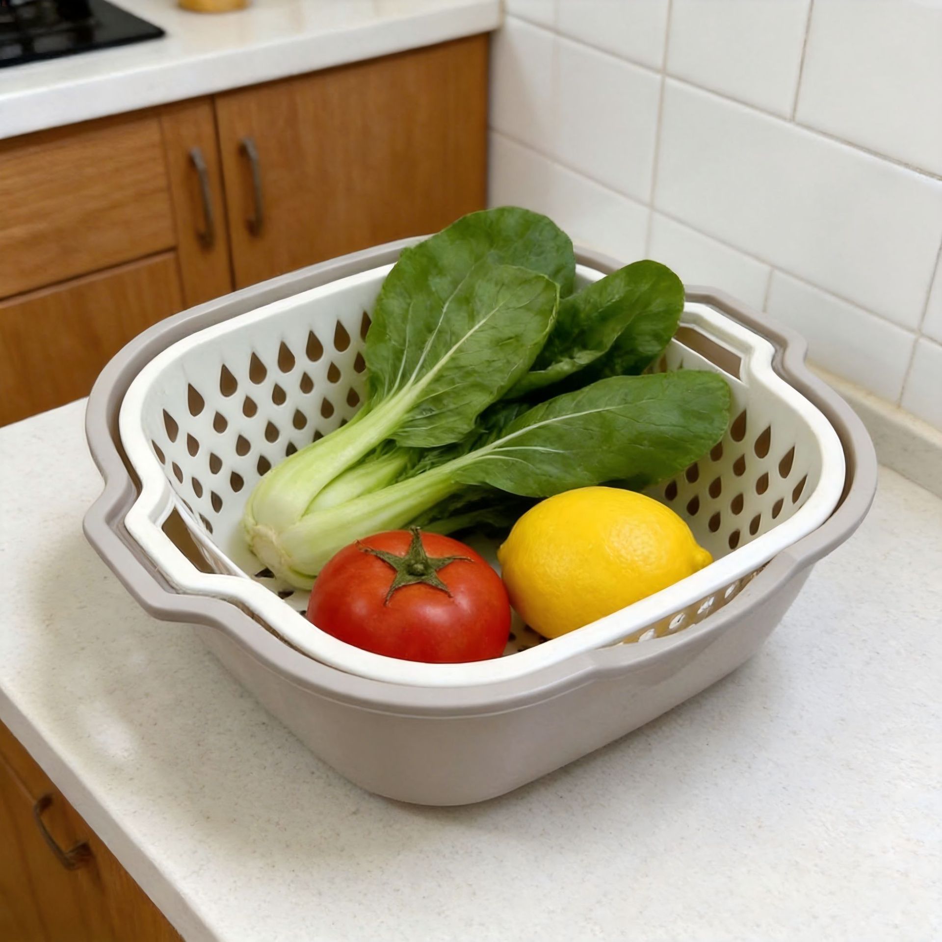 Cocina casera de doble capa, lavabo, canasta de drenaje, canasta de verduras, canasta de verduras, mesa de centro, plato de frutas en la sala de estar, fruta de lavado