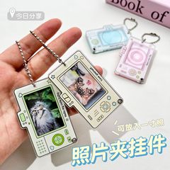 オリジナルカメラ 1.0inch フォトフレームキーホルダーアクリルスライドカードホルダードラマアイドル大頭写真収納ペンダント
