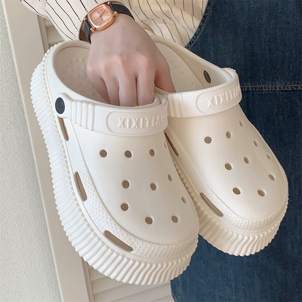 Туфли Croc с толстой подошвой для женщин милый мультяшный стиль Баотоу сандалии для девочек, чтобы наступать на какашку, тапочки с ощущением