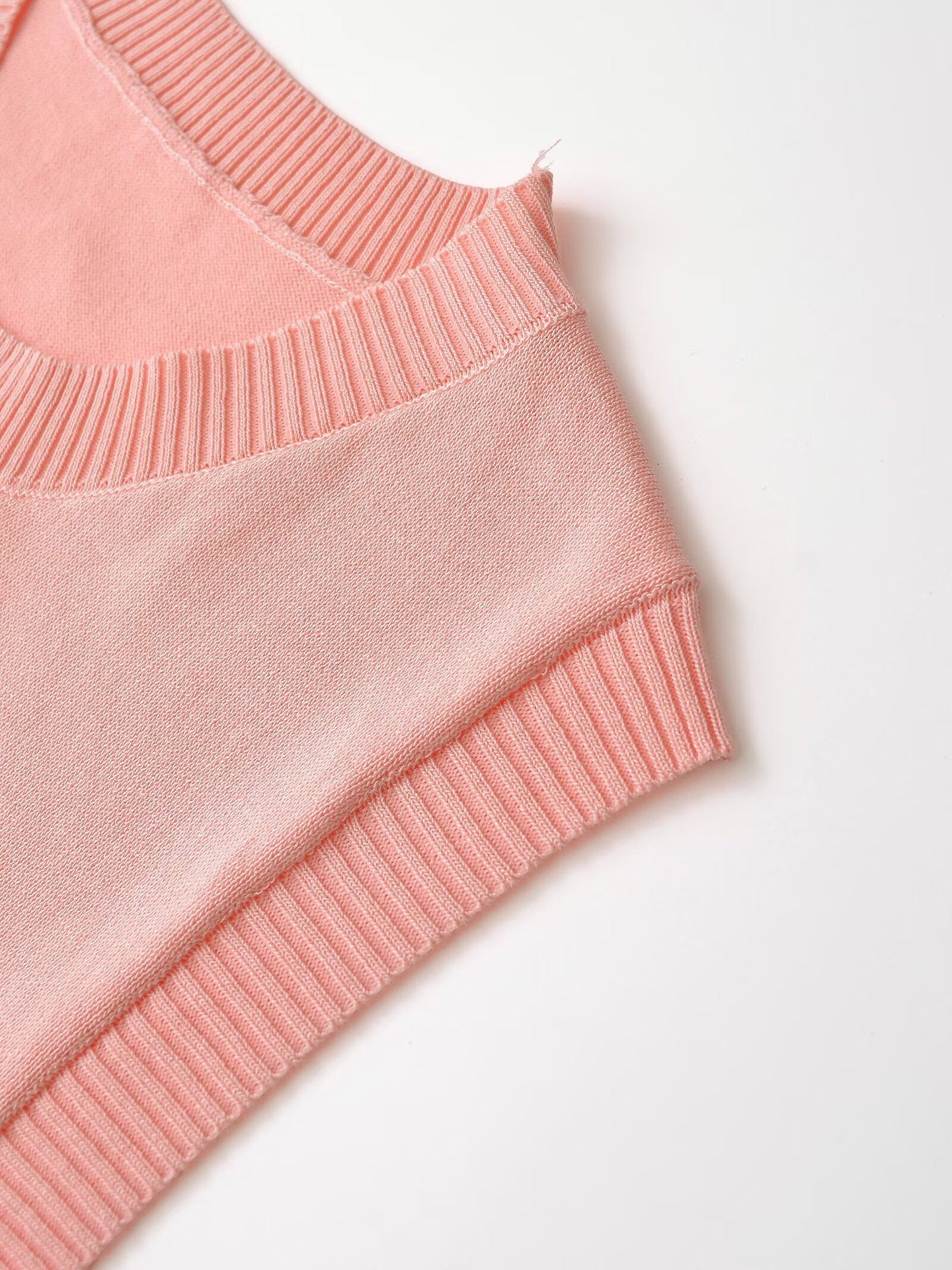 Damenbekleidung Herbst 2024 neue Weste Rundhals ärmelloses einfaches Strickoberteil_voghion.com