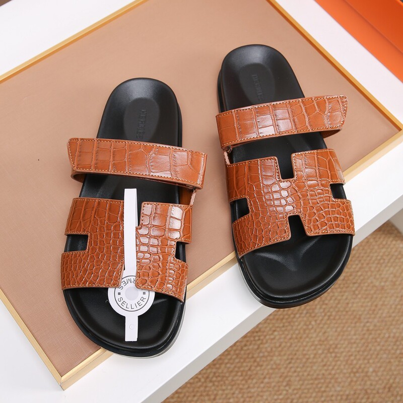 European-style non-slip genuine leather crocodile-patterned men's sandals, 2026 summer new collection, versatile for both indoor and outdoor wear, casual flip-flops European-style non-slip genuine leather crocodile-patterned men's sandals, 2026 summer new collection, versatile for both indoor and outdoor wear, casual flip-flops
