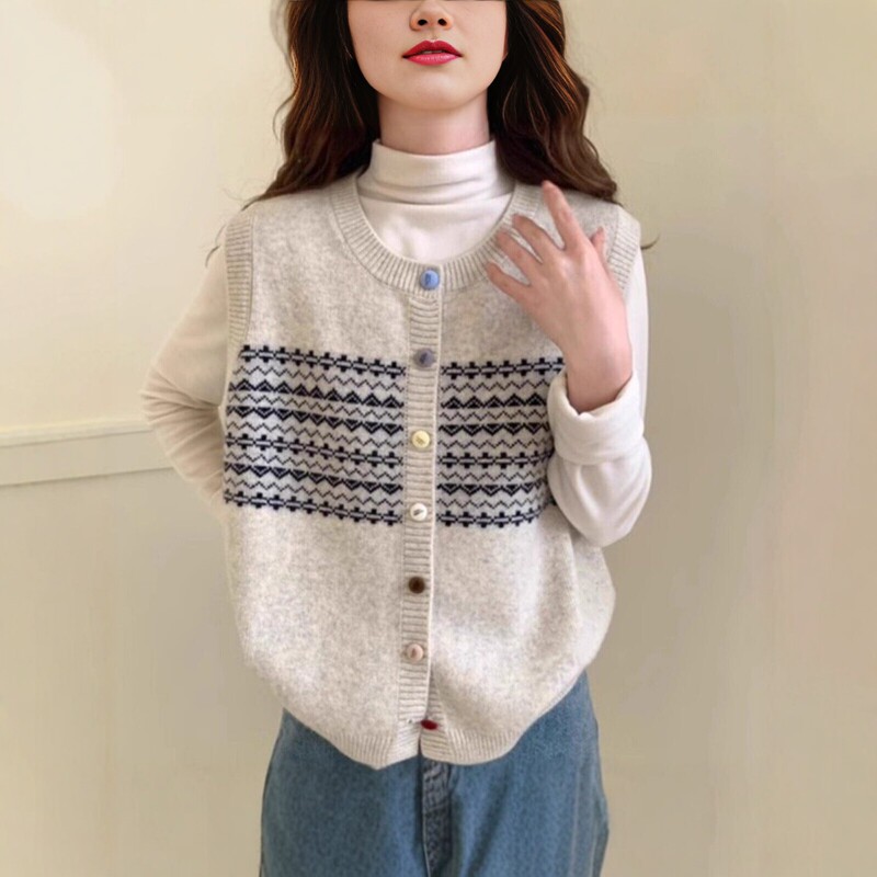 Diamond-pattern vintage jacquard round-neck knitted cardigan vest, new autumn and winter casual versatile layered sweater vest top Diamond-pattern vintage jacquard round-neck knitted cardigan vest, new autumn and winter casual versatile layered sweater vest top