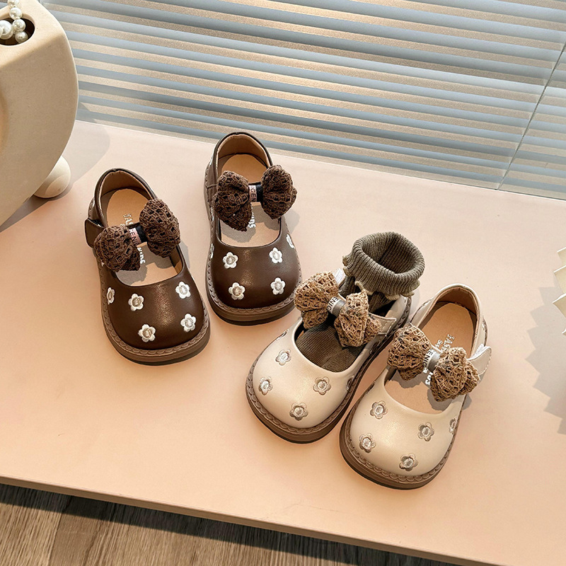 Zapatos de cuero para niñas zapatos de princesa bordados para niños 2025 primavera y otoño nuevos zapatos de arco para niñas zapatos de solos para bebés image 3