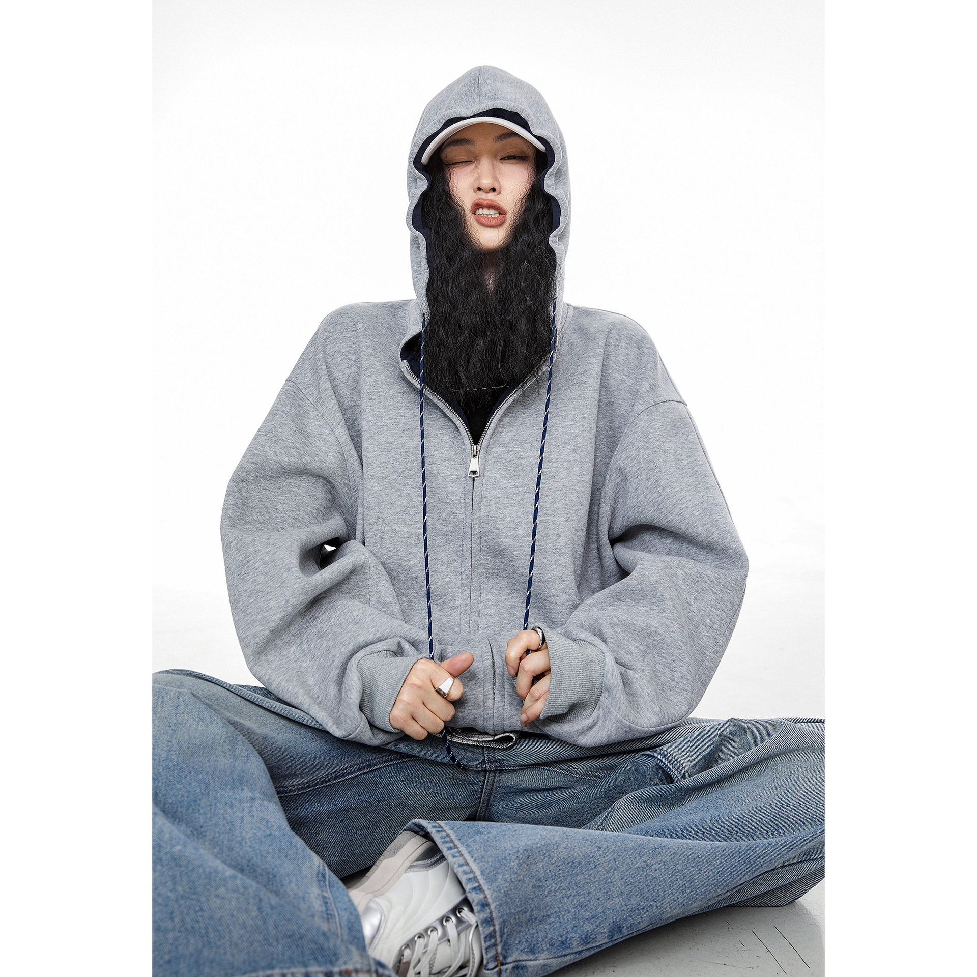 밝은 회색