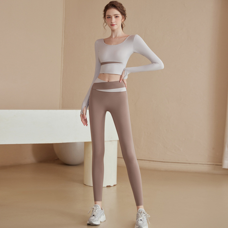 Yoga fitness set, U-neck long-sleeved top with contrasting colors, high-waisted long pants with built-in bra, suitable for running, aerobics, and professional training Yoga fitness set, U-neck long-sleeved top with contrasting colors, high-waisted long pants with built-in bra, suitable for running, aerobics, and professional training