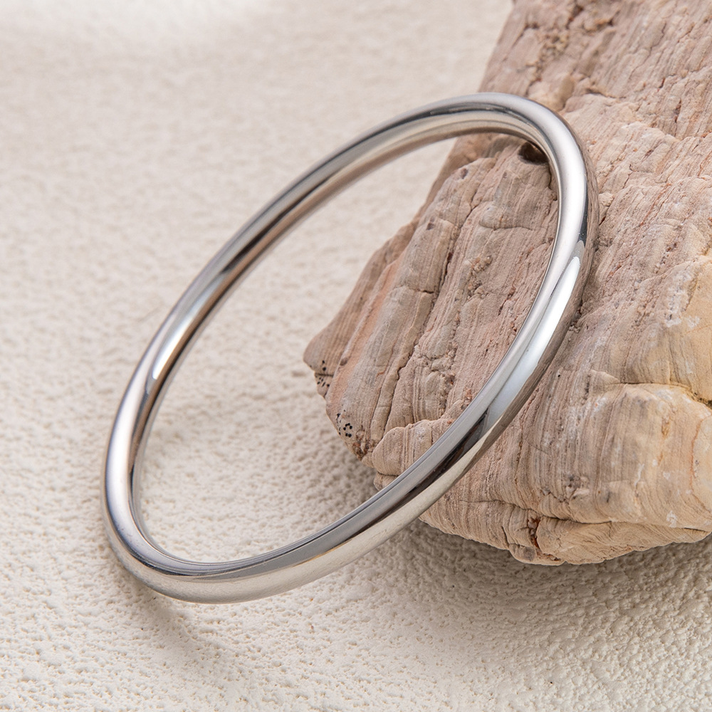 PVD Coated Real Gold Plated Solid Color 304 Stainless Steel Retro Waterproof Non Tarnish 304 Stainless Steel Bangle display picture 5