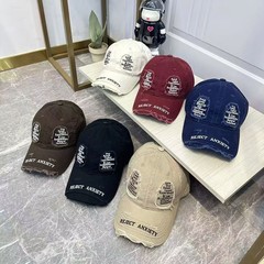 ファッションの個性が似合うソフトトップの軒の日よけの野球帽の男性の潮の新型は古い穴のアルファベットの野球帽の子供を作ります。