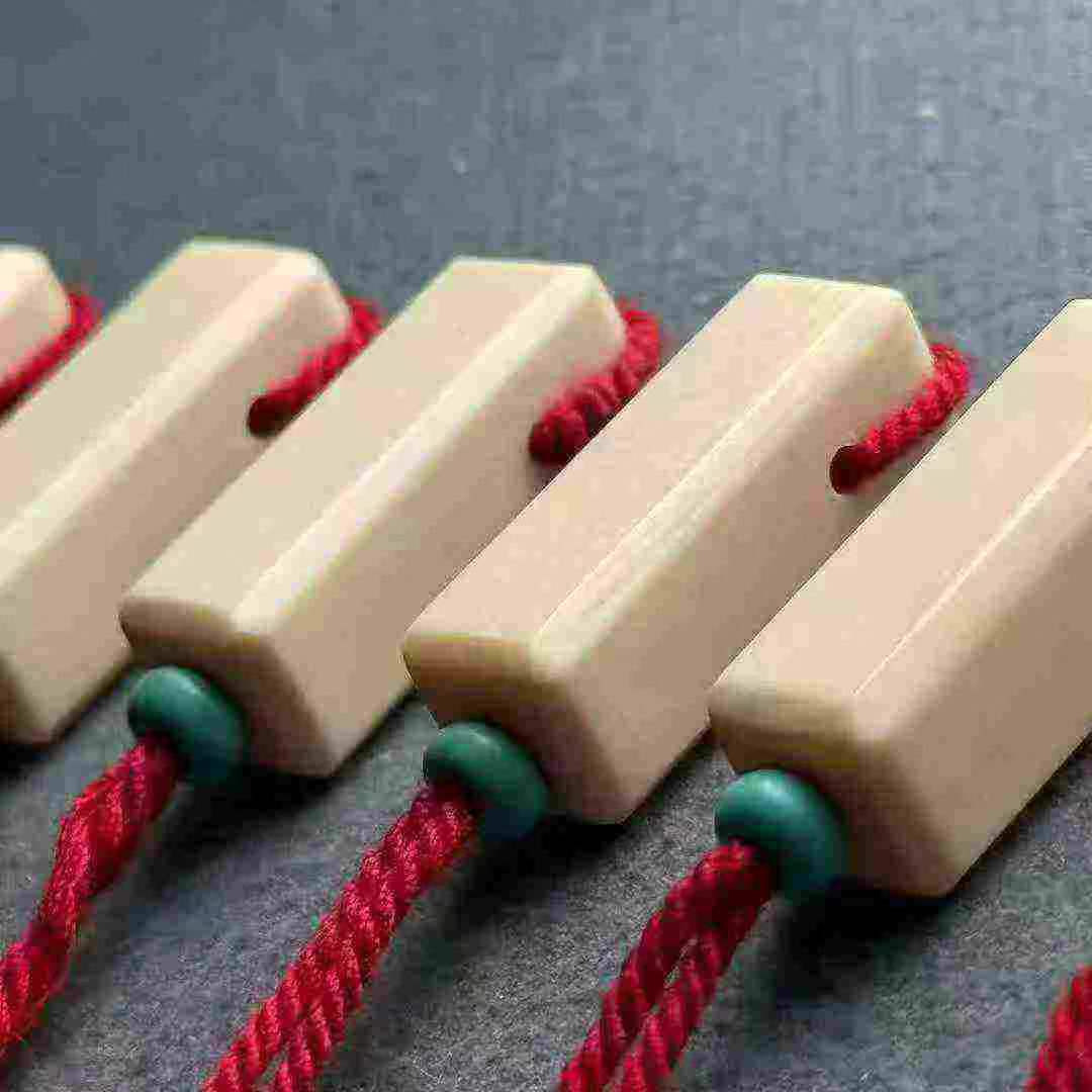 天然猛犸牙果冻一字三通?可搭配佛珠盘玩手感巨好规格：1.0*2.6