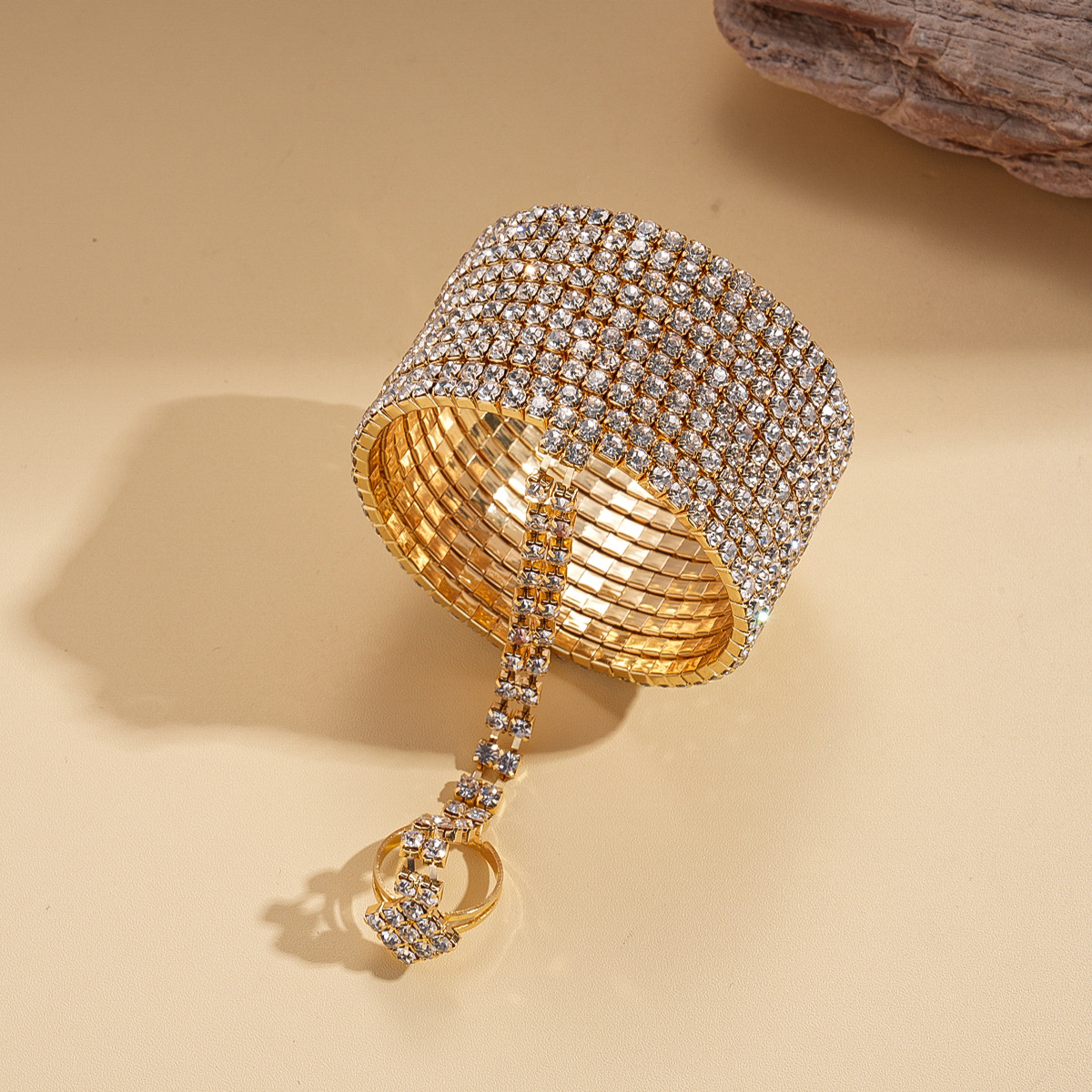 Brazalete de anillo redondo geométrico multicapa con diamantes europeos y estadounidenses, nicho de moda transfronteriza, personalidad ligera y lujosa, joyas de alta calidad para mujeres
