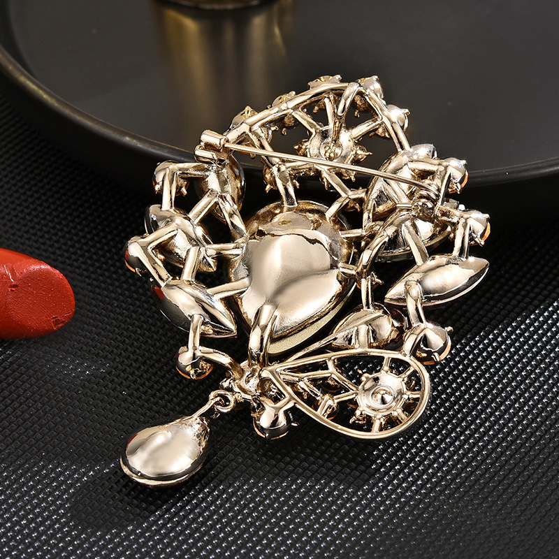 Spilla elegante con cristalli austriaci design retrò donna_voghion.com