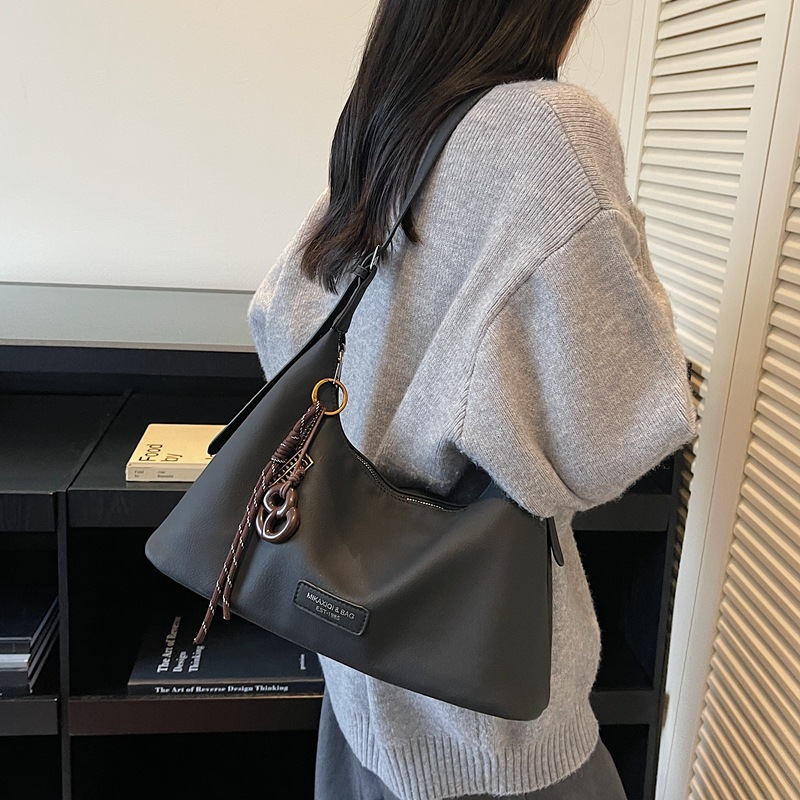 2025 nueva moda retro bolsas de brazo bolsas de viaje de mujer bolsas de mano de gran capacidad bolsas de mano bolsas de hombro simples y versátiles