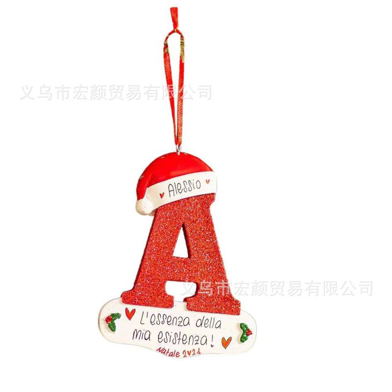 国境を越えた新しい26文字の英語の車がクリスマスツリーを飾って家の装飾品を飾っている|undefined