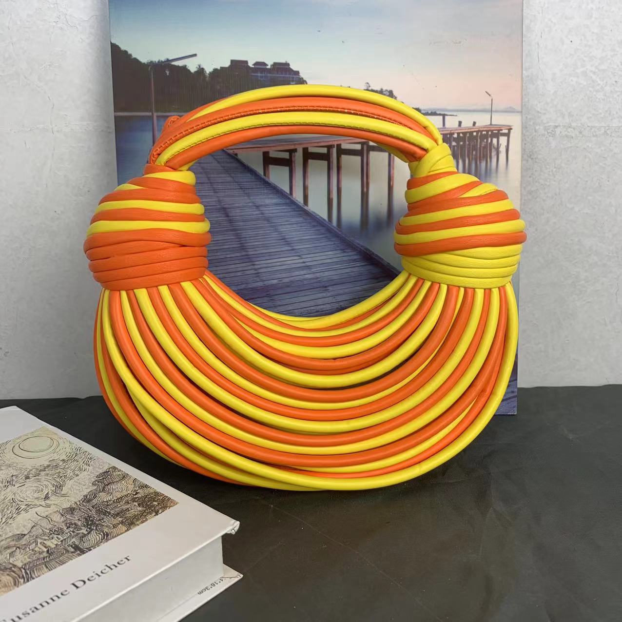 노란색과 주황색