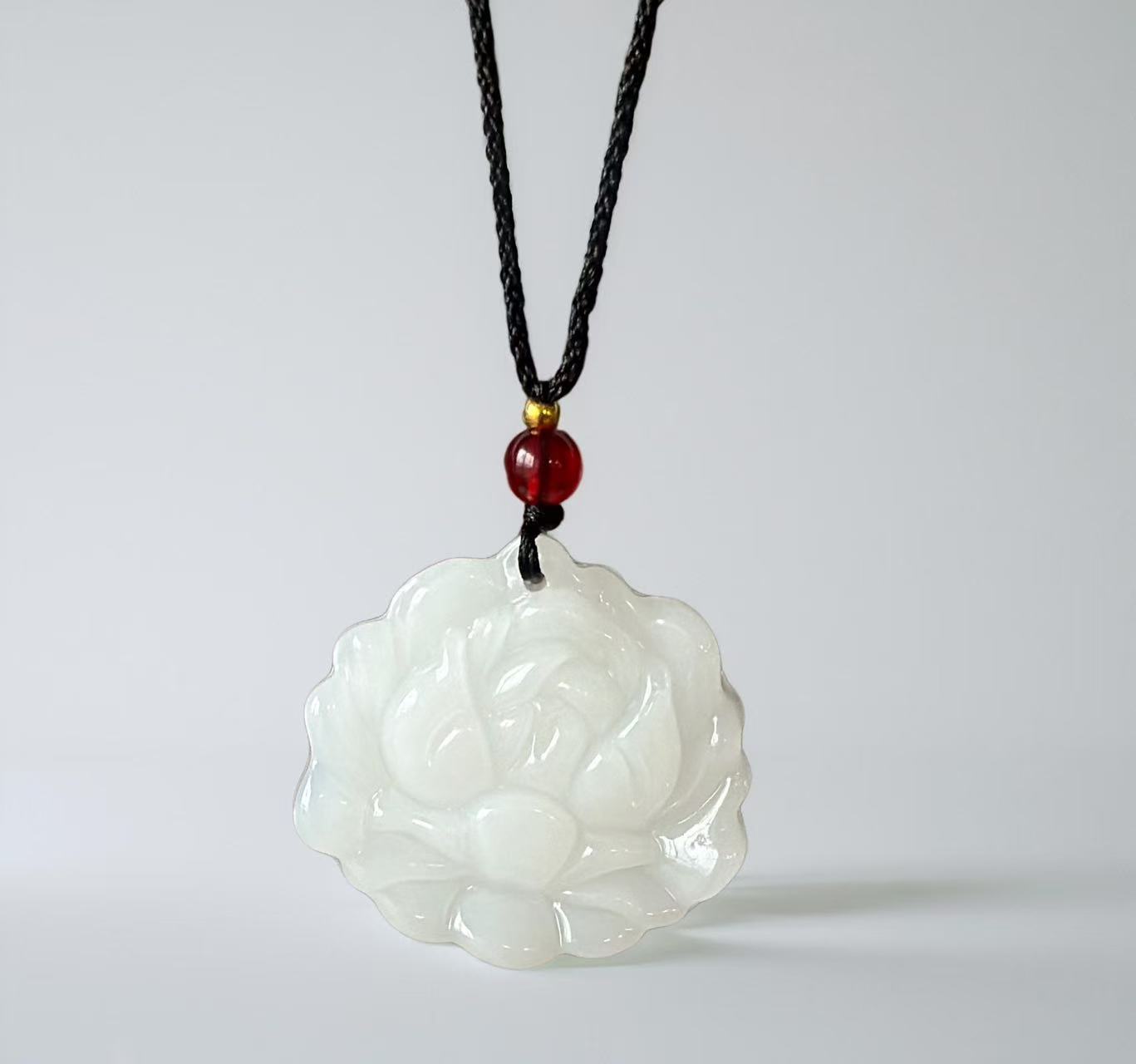 Flowers bloom, rich white + rope