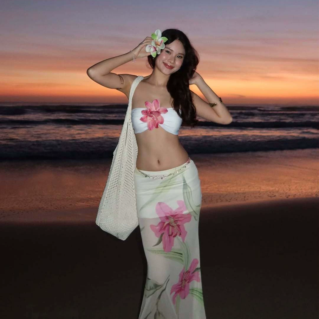 2025 новая мода на лето с принтом в ягодицах юбка женская атласная шелковистая юбка-купальник из трех частей