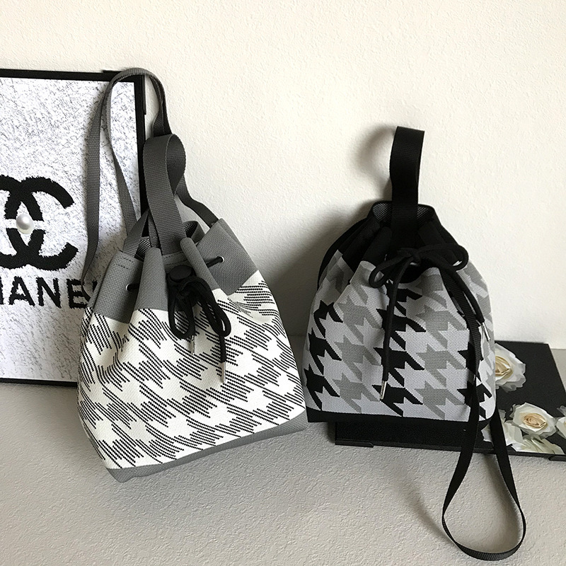 Large Capacity Commuter Women's Bag 2024 New Fashion Shoulder Tote Bag Fashionable Daily Simple Drawstring Handbag Large Capacity Commuter Women's Bag 2024 New Fashion Shoulder Tote Bag Fashionable Daily Simple Drawstring Handbag