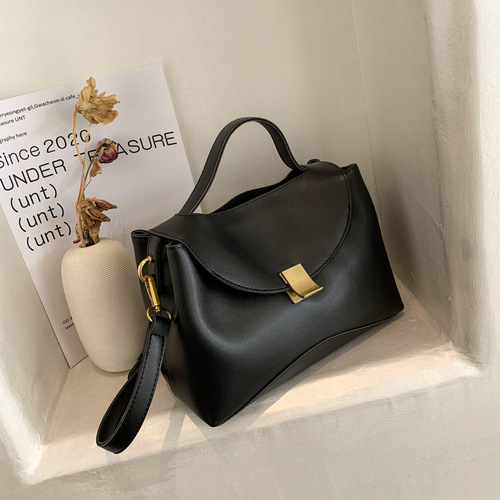 Winter bags for women  new trendy niche design fashionable and versatile large-capacity lock buckle portable shoulder crossbody bag